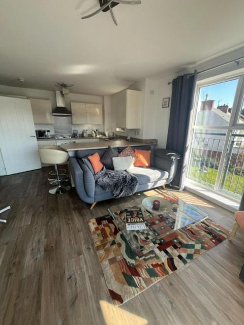 Luxury Riverside 2 Bedroomed Apartment With Balcony Ньюпорт Экстерьер фото