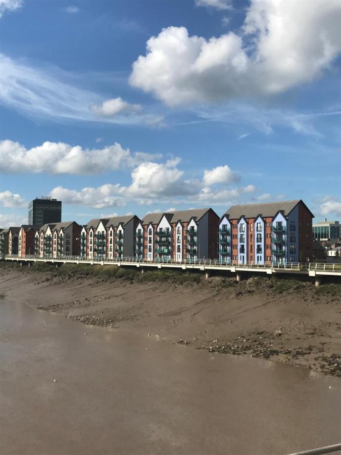 Luxury Riverside 2 Bedroomed Apartment With Balcony Ньюпорт Экстерьер фото